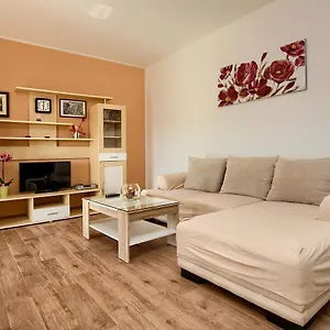 Mikulic Apartman Póla